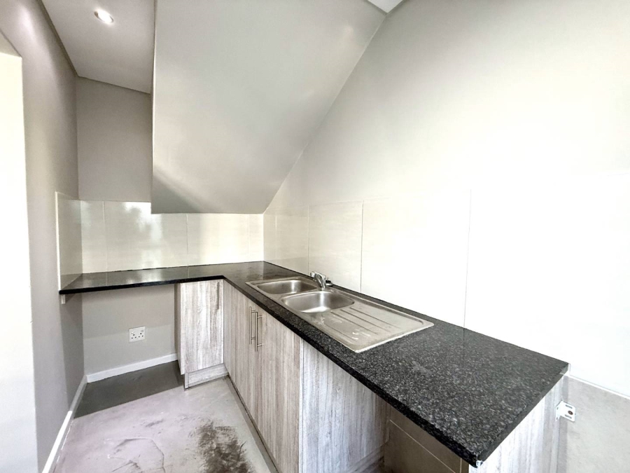 To Let 5 Bedroom Property for Rent in Parklands North Western Cape
